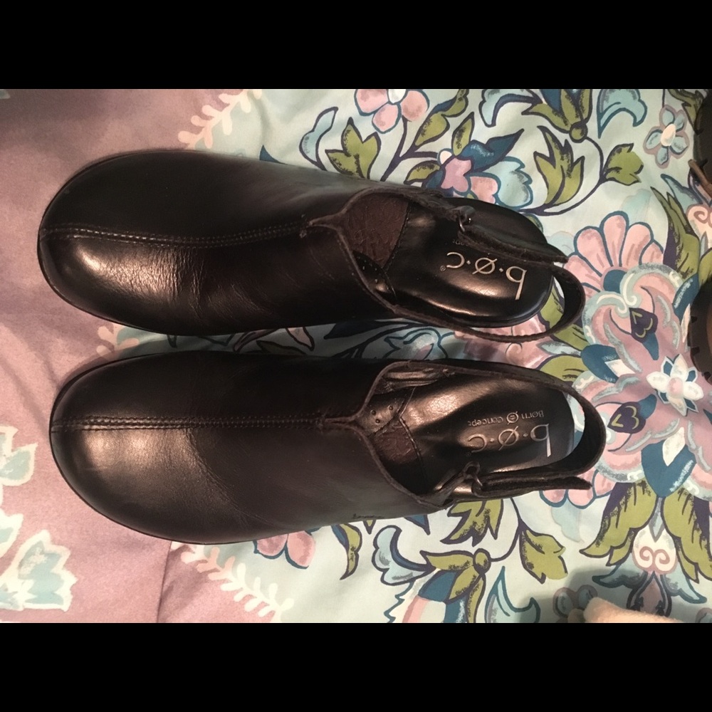 Ladies Black B.O.C. Clogs with back strap.